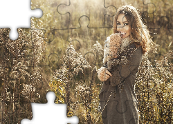 Jesień, Łąka, Trawy, Uśmiechnięta, Dziewczyna