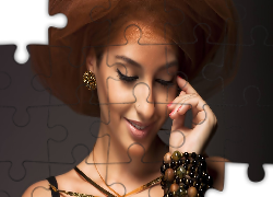 Nora Fatehi, Bransoletka