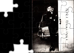 John Travolta,czarny garnitur, samochód