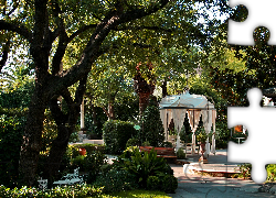 Park Andrei Antipin, Włochy, Krzewy, Drzewa, Pawilon