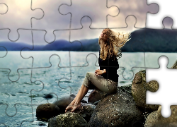 Jezioro, Góry, Kamienie, Kobieta, Rozwiane, Włosy