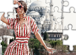 Kobieta, Yolanthe Sneijder, Brunetka, Okulary, Kolczyki, Sukienka