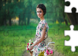 Brunetka, Rower, Kwiaty