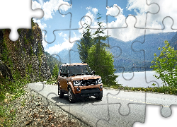 Land Rover, Drivery, Droga, Jezioro, Góry, Drzewa