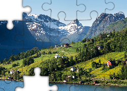 Norwegia. Góry, Drzewa, Domy