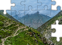 Góry, Ścieżki, Turysta, Kamienie, Chmury