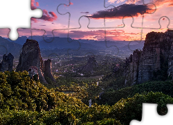 Góry, Wzgórza, Chmury, Miasto, Droga, Drzewa