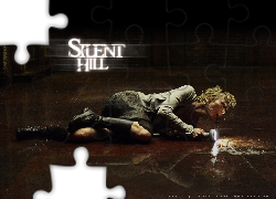 Silent Hill, Radha Mitchell, leży, latarka