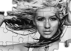 Christina Aguilera, kolczyk, naszyjnik