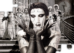 Marilyn Manson, Pazury