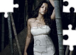 Michelle Rodriguez, Biała, Sukienka