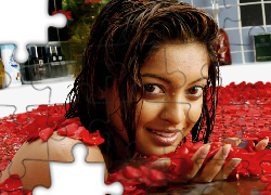 Tanushree Dutta, Płatki, Kwiatów, Kąpiel