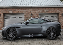 Aston Martin DBS Superleggera, Wheelsandmore, Bok