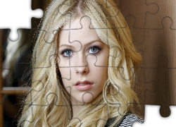Avril Lavigne, Blondynka, Lustro, Odbicie