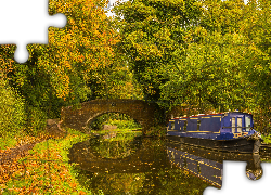 Anglia, Hrabstwo Worcestershire, Miasto Kidderminster, Park, Drzewa, Most, Barka, Rzeka, Kanał, Staffordshire and Worcestershire Canal, Jesień