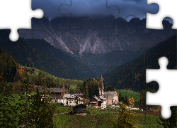 Góry, Dolomity, Las, Drzewa, Domy, Kościół, Chmury, Wieś, Santa Maddalena, Dolina Val di Funes, Włochy