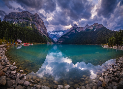 Kanada, Alberta, Jezioro, Lake Louise, Góry, Kamienie, Chmury, Park Narodowy Banff