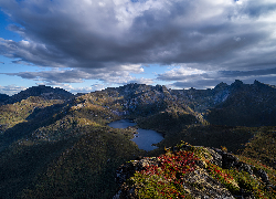 Szczyty, Góry, Jezioro, Niebo, Chmury