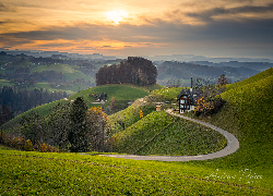 Wzgórza, Dom, Droga, Drzewa, Zachód słońca, Góry