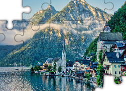 Austria, Hallstatt, Jezioro Hallstattersee, Góry, Alpy Salzburskie, Mgła, Domy, Kościół