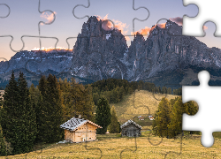 Dolomity, Góry Sassolungo, Dolina, Val Gardena, Drzewa, Drewniane, Domy, Włochy