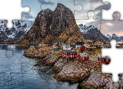 Norwegia, Lofoty, Wioska Reine, Wyspa Moskenesøya, Góry