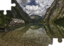 Jezioro Obersee, Kamienie, Góry Alpy, Drewniana, Szopa, Domek, Park Narodowy Berchtesgaden, Bawaria, Niemcy