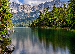 Niemcy, Bawaria, Góry, Alpy Bawarskie, Jezioro, Eibsee Lake, Lasy, Drzewa, Kamienie, Odbicie