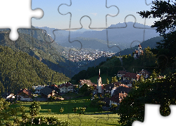 Włochy, Gmina Bolzano, Rejon Trydent-Górna Adyga, Południowy Tyrol, Góry Alpy, Domy, Kościół, Drzewa