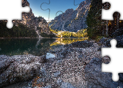 Włochy, Dolomity, Tyrol Południowy, Jezioro Pragser Wildsee, Góry,  Las