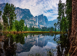 Stany Zjednoczone, Kalifornia, Park Narodowy Yosemite, Góry, Wodospad, Rzeka, Drzewa, Odbicie