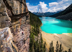 Kanada, Alberta, Góry Skaliste, Jezioro, Louise Lake, Drzewa, Skały, Człowiek, Park Narodowy Banff