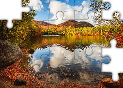 Jezioro, Mirror Lake, Drzewa, Jesień, Góry, Chmury, Tuftonboro, Stan New Hampshire, Stany Zjednoczone