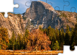 Stany Zjednoczone, Kalifornia, Park Narodowy Yosemite, Jesień, Góry, Szczyt Half Dome, Drzewa
