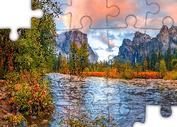 Stany Zjednoczone, Kalifornia, Park Narodowy Yosemite, Góry Sierra Nevada, Wodospad, Rzeka, Merced River, Drzewa, Jesień