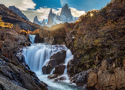 Góry, Szczyt Fitz Roy, Skały, Rzeka, Uskok, Kaskada, Drzewa, Park Narodowy Los Glaciares, Patagonia, Argentyna