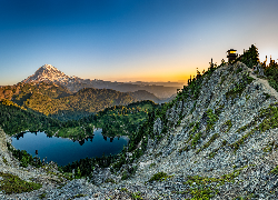 Góra, Mount Rainier, Jezioro, Eunice Lake, Las, Skały, Wschód słońca, Park Narodowy Mount Rainier, Waszyngton, Stany Zjednoczone