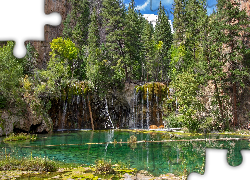 Stany Zjednoczone, Stan Kolorado, Glenwood Canyon, Jezioro Hanging Lake, Wodospady, Drzewa, Skały, Zieleń