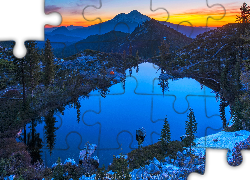 Góry Kaskadowe, Stratowulkan Mount Shasta, Jezioro Heart Lake, Wschód słońca, Kalifornia, Stany Zjednoczone