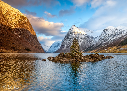 Norwegia, Góry, Jezioro Kjosnesfjorden, Kamienie, Chmury