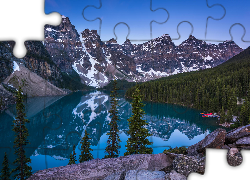 Park Narodowy Banff, Prowincja Alberta, Jezioro, Moraine Lake, Góry, Drzewa, Kamienie, Chmury, Kanada