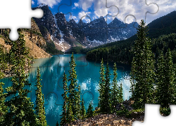  Kanada, Prowincja Alberta, Park Narodowy Banff, Jezioro Moraine, Drzewa, Chmury