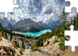 Jezioro, Peyto, Góry, Chmury, Drzewa, Świerki, Prowincja Alberta, Park Narodowy Banff, Kanada