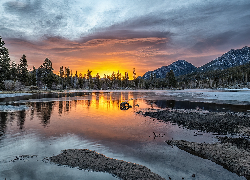 Jezioro, Sprague Lake, Góry, Wschód słońca, Park Narodowy Gór Skalistych, Kolorado, Stany Zjednoczone