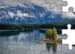 Jezioro, Two Jack London, Park Narodowy Banff, Wysepka, Drzewa, Góry, Mgła, Kanada