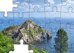 Hiszpania, Wyspa Gaztelugatxe, Kaplica, Jana Chrzciciela, Skały, Drzewo, Morze