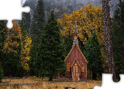 Zima, Drzewa, Kościółek, Kaplica, Las, Park Narodowy Yosemite, Stan Kalifornia, Stany Zjednoczone
