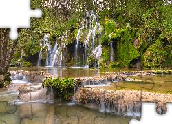 Wodospad, Kaskada Cascades de tufs, Miejscowość Baume Les Messieurs, Departament Jura, Francja