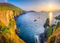 Irlandia, Hrabstwo Kerry, Dunquin Pier, Zachód słońca, Morze, Klify