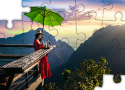 Góry, Taras widokowy, Kobieta, Czerwona, Suknia, Zielona, Parasolka, Pha Hi Village, Prowincja Chiang Rai, Tajlandia